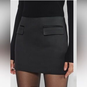 NWT Aritzia Babaton Black silk mini skirt size 4